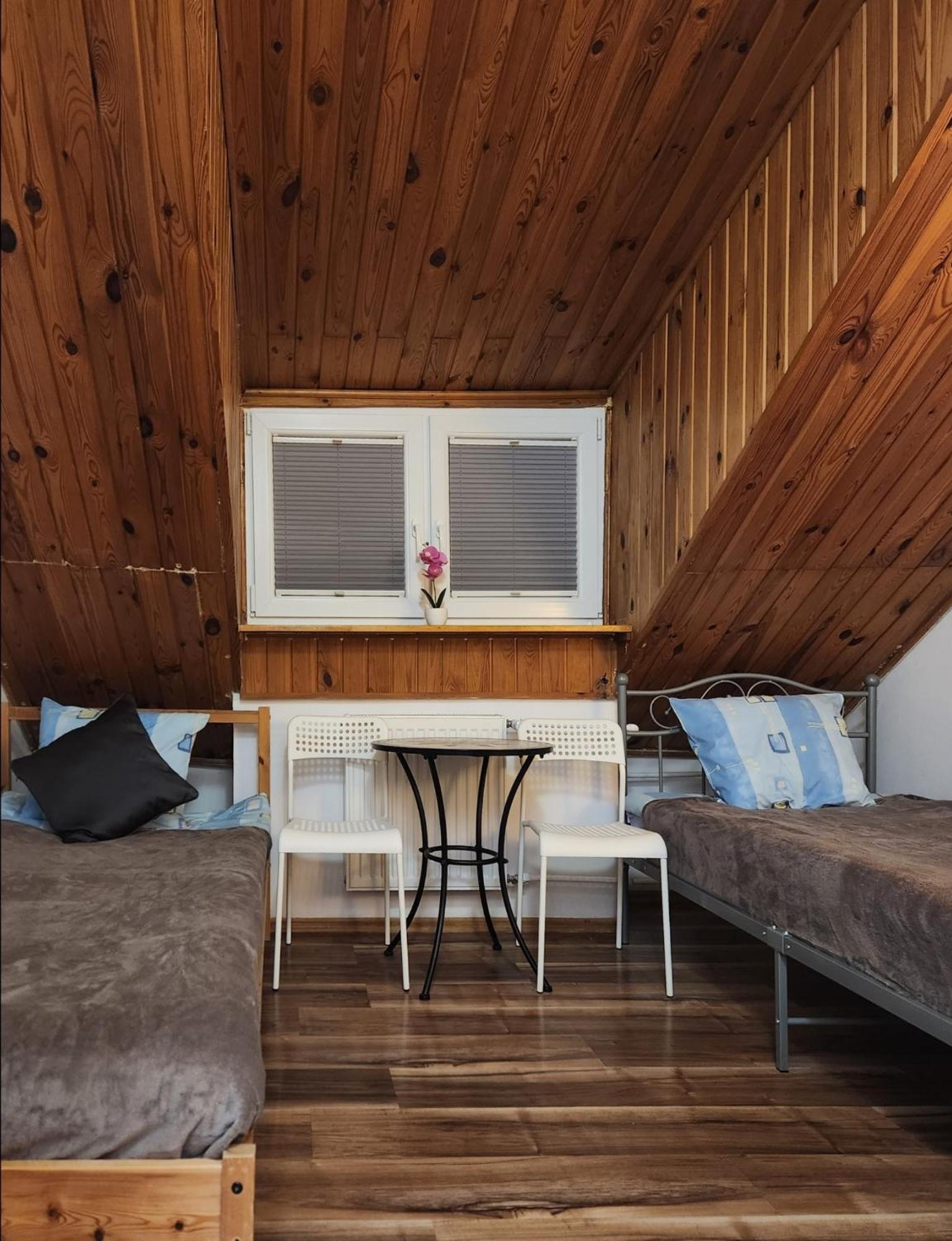 Pod Czapla Hostel Varsó Kültér fotó